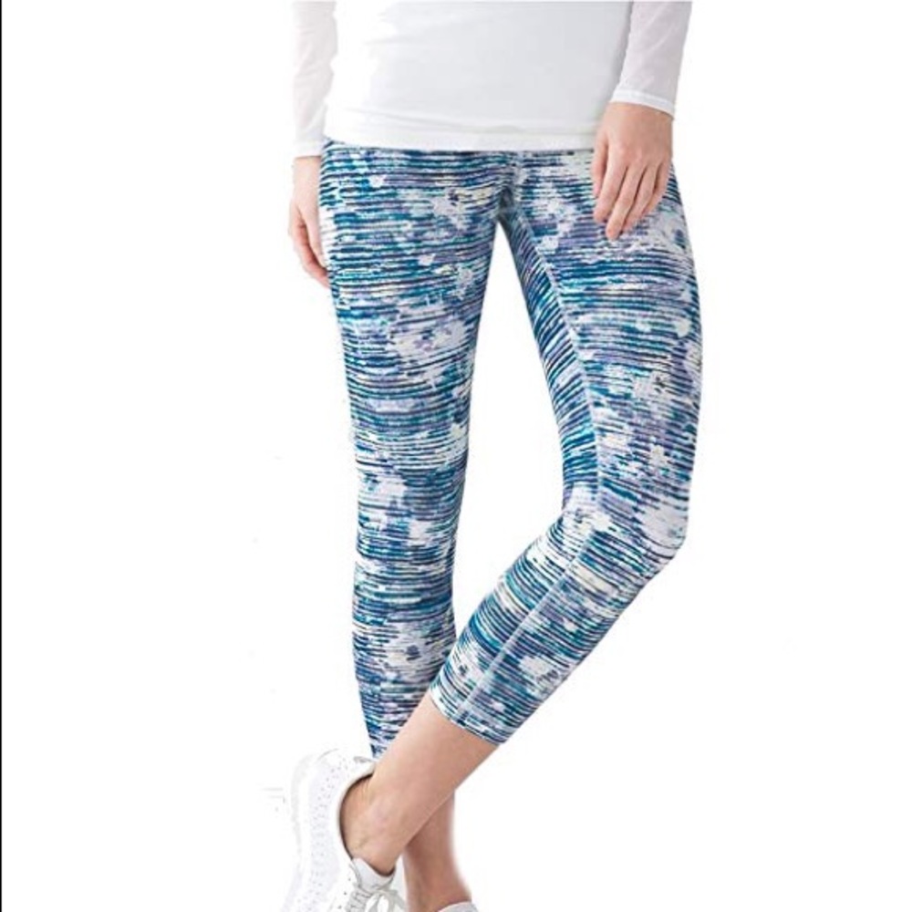 lululemon Inspire Crop II